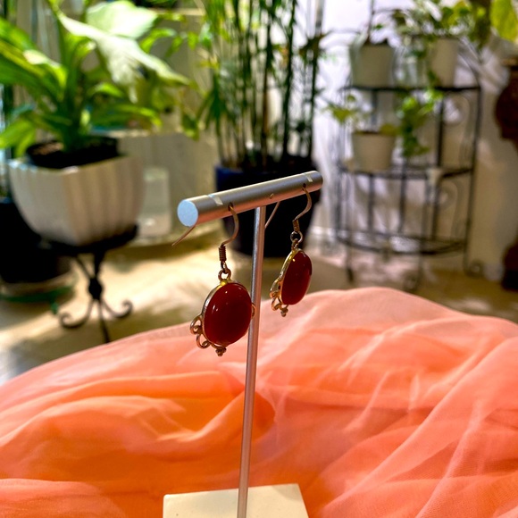 CLASSIC CARNELIAN DROP EARRINGS - Picture 5 of 6